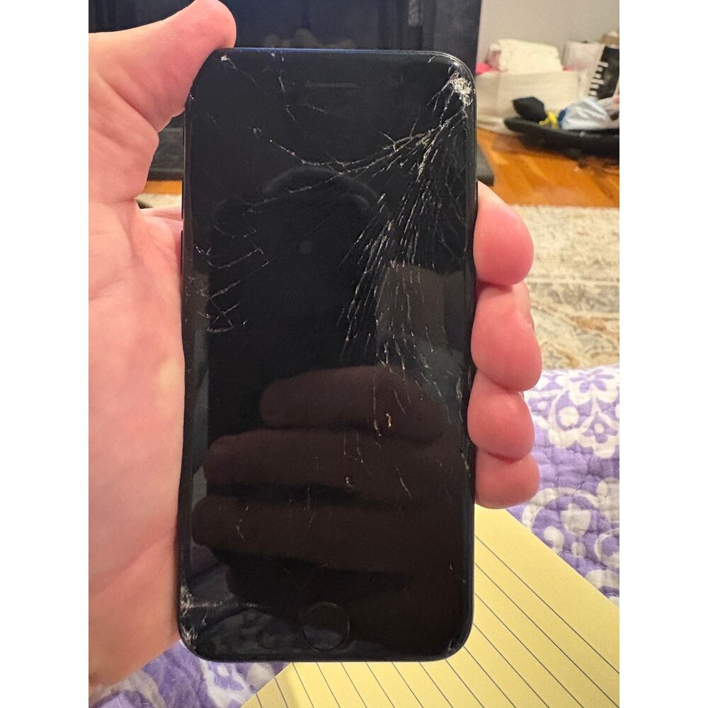 Apple iPhone 7 32GB Black iCloud Locked FMI ON Passcode Locked Cracked Screen